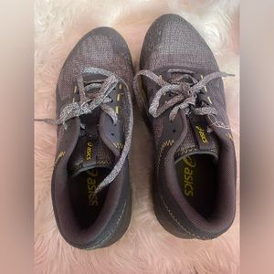 ASICS sneakers [women’s: 7] [Gently Worn]